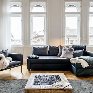 Apartamento Bpr Luxe De Noir Et Blanc, Budapest